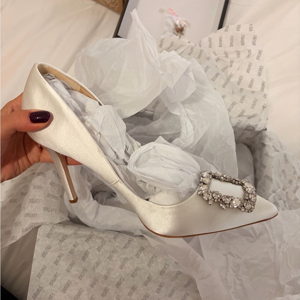 Badgley Mischka Satin Pumps with Crystal Buckle – Ivory